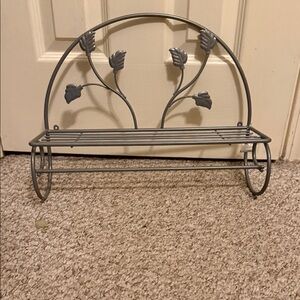 Elegant Gray Metal Wall Shelf with Leaf Design